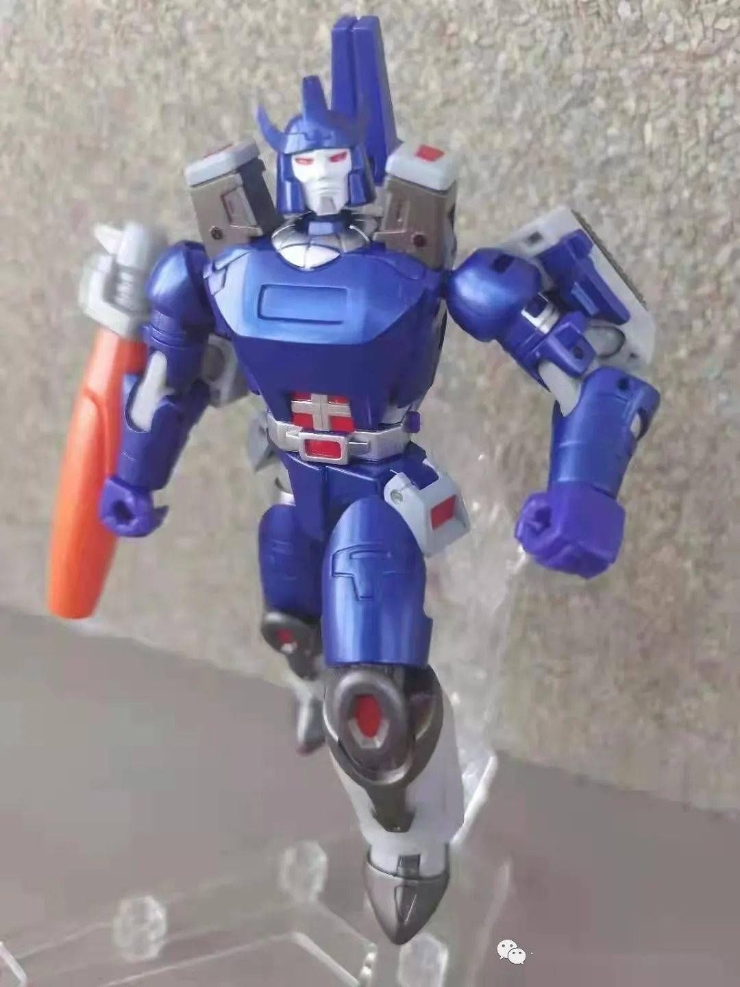 霸天虎|【评玩具】子小天:岑测评《NA惊破天 金属色涂装十分亮眼!》