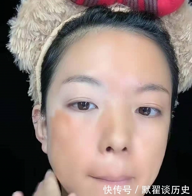 小姐姐仿妆丁真，开始：牛奶肌让人羡慕，看到最后：不是亲妹妹吧！