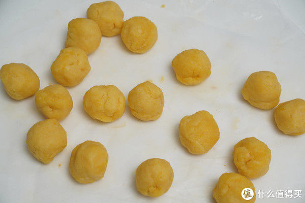 黄馅|老纪烘焙工坊 篇三十:中秋节它来了!今年教你奶黄流心月饼,好吃的不行,而且非常简单,有手就行