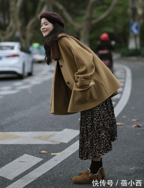 高跟鞋|“大衣+碎花裙”今年最火cp,优雅又温柔,爱美的小姐姐都穿上了