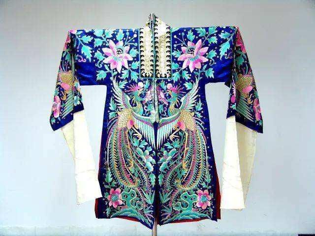 到底|看尽清宫戏，到底嫔妃娘娘穿的什么你不知道的服装名字