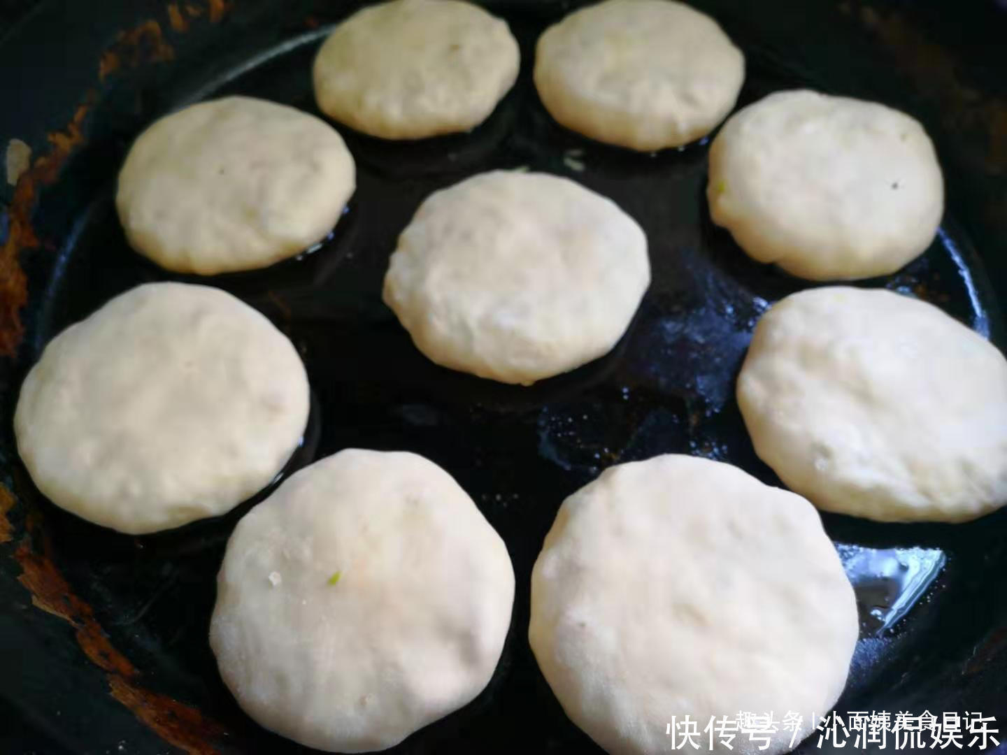 猪油|冬季，我家最爱这馅饼，又薄又软，一口气吃了四个还觉得不过瘾！