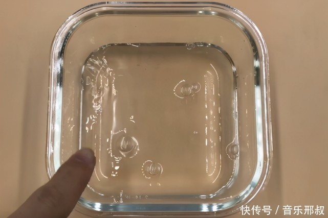 把花露水滴在纸巾上，家家户户都能用上，涨知识了