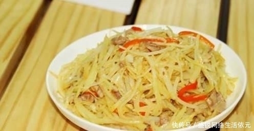 厨师|炒土豆丝万不可直接下锅,厨师会多加1步,土豆丝爽脆不粘锅!