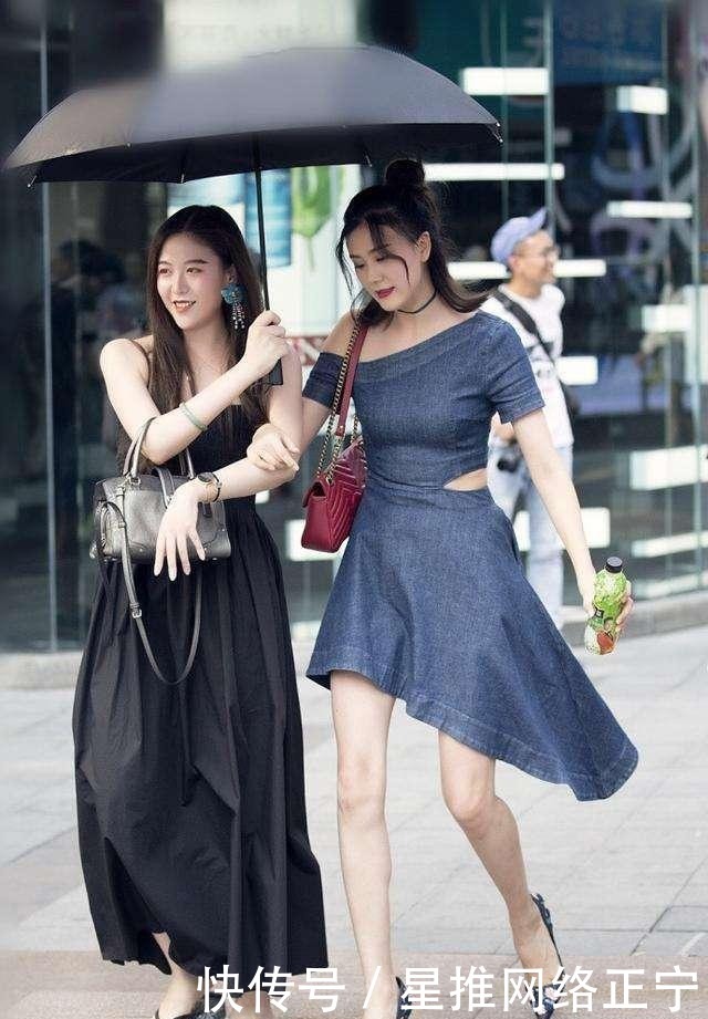 青春|黑色短袖搭配高腰修身牛仔裤,青春靓丽,甜美可爱