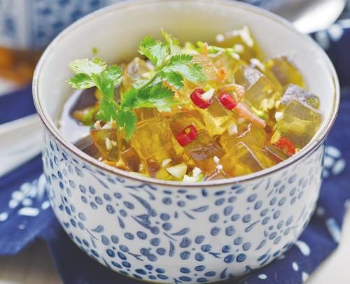  过年待客必备的凉拌菜，入口清凉爽滑，拌一盘光一盘