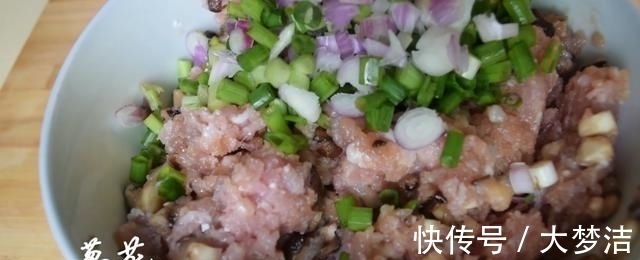 汤匙|酿茄子最好吃的做法,简单美味又下饭,看看你喜欢吃不?