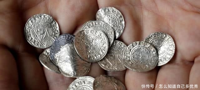  古币|热心回报：英国男子教人用金属探测器，挖出价值600万英镑古币