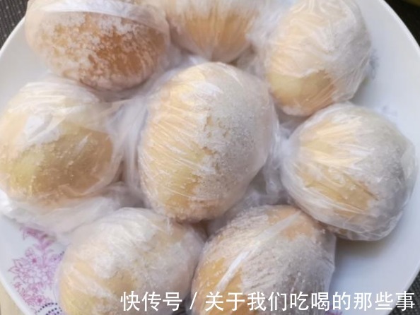 冒油|腌咸蛋时,牢记2料3技巧,无论鸡蛋鸭蛋,个个冒油起沙,软嫩咸香