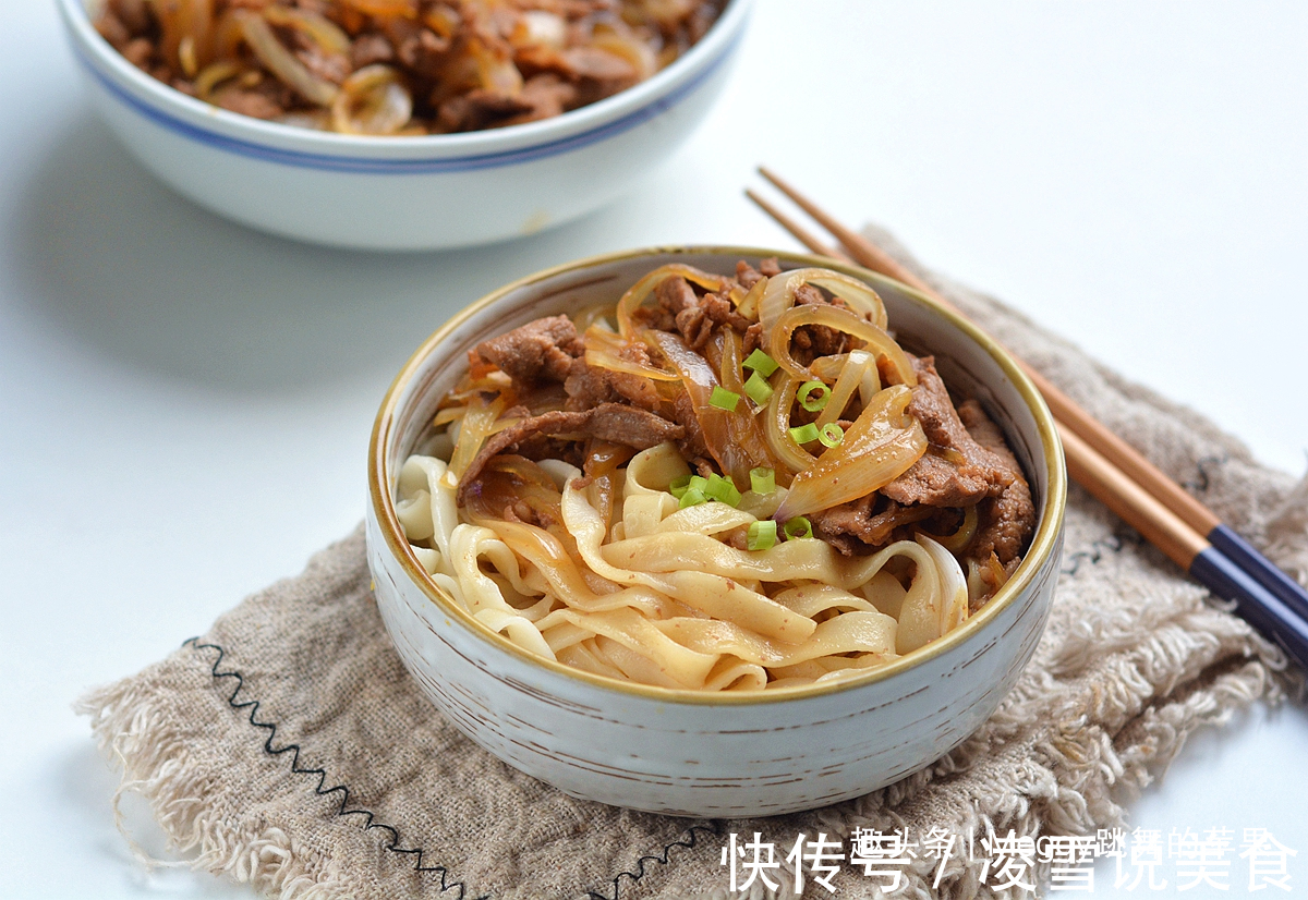 早餐就爱吃碗羊肉拌面,不到10分钟吃上了,解馋补元气真带劲