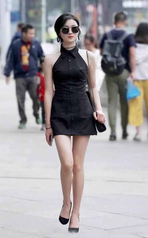 挂脖 衬衫领的挂脖设计，不仅烘托出颜值的美，穿出了简约又显瘦的身姿
