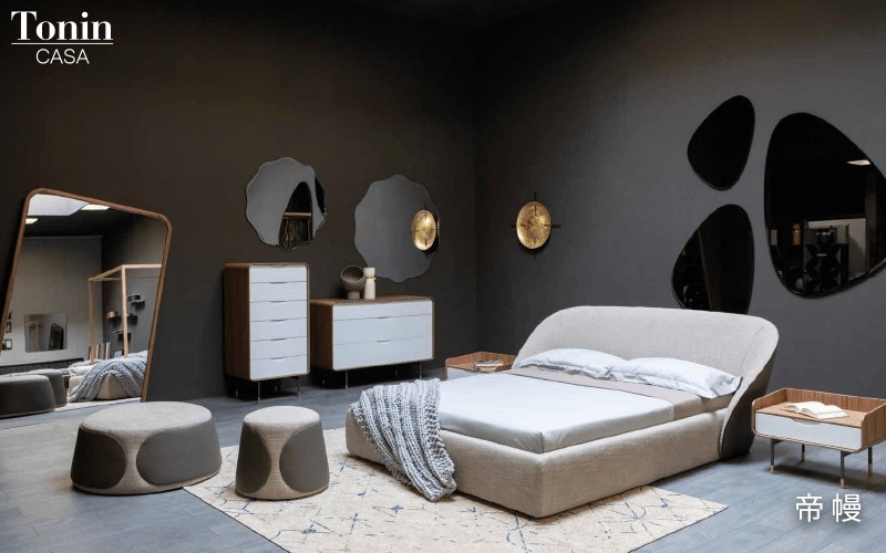 伟德bv1946官网-2026年国际妇女节 bash携手法国125 et Après公益组织发起“RESIST”公益行动