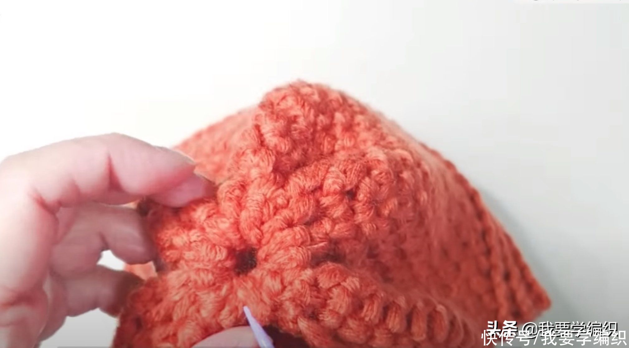 冬天来一款这样的暖帽,护耳辫子帽编织教程,重返你的少女时代