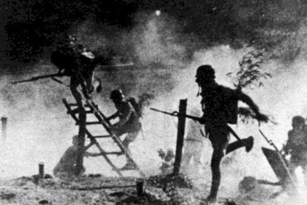 军事史|上级命他死守7天，他错听成“守47天”，结果打出军事史上的奇迹