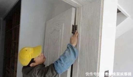 工人|一旦工人把木门装成这样，赶紧让他返工，实在太不专业了