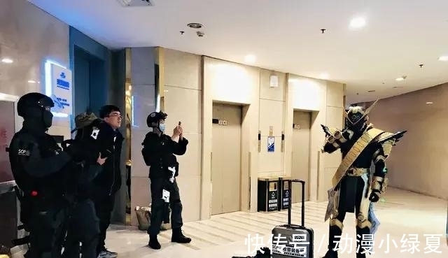 cos|漫展心酸现场,高还原的假面骑士人气不及小姐姐,小丑竟是我自己