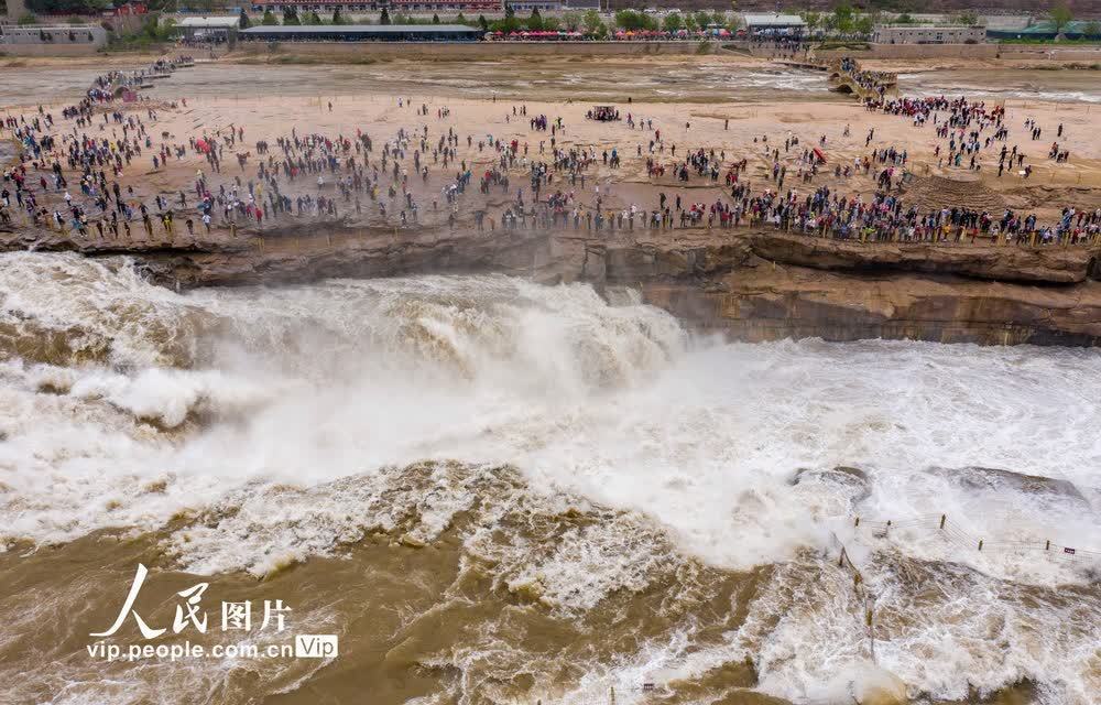 山西吉县：黄河壶口瀑布醉游人