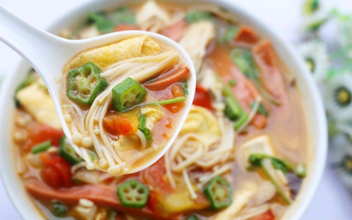 秋葵|自制美味番茄菇菌豆腐汤，食材丰富，营养更丰富