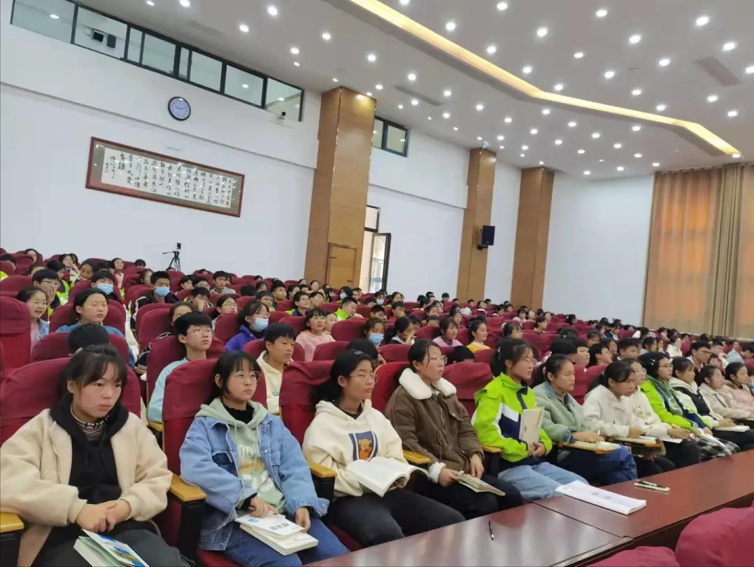 昆虫记$阜南县玉泉中学语文“校园阅读课程化”之名著《昆虫记》专题讲座