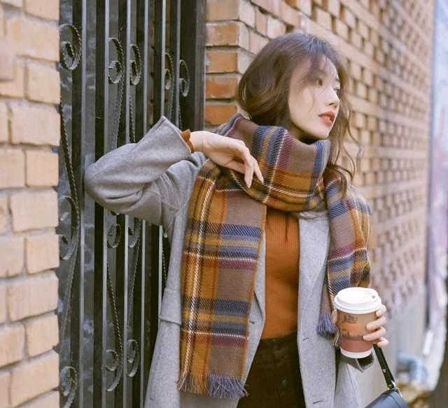 女人 精致的女人不需要扮嫩,身着优雅的裙装穿搭,温柔高级又不显老