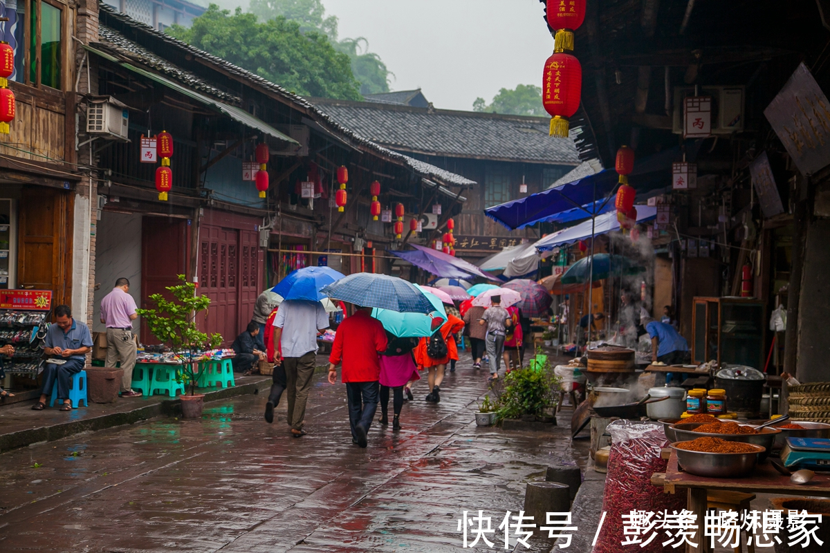 赤水|神秘的丙安古镇，吊脚楼建在悬空峭壁之上，明清建筑的活化石