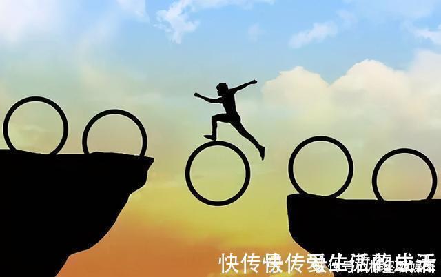 坡路$一位高僧说:人在开始走上坡路时,身上往往会出现“4个惊喜”