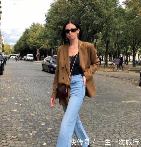 洛薇 秋天街头的“法式优雅”，我劝你这样穿，法国女人的时髦，你也有！