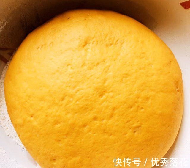 粘米粉|香甜软糯的黄金南瓜饼，做法超级简单！