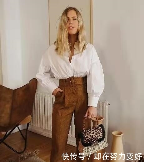 中年女人衣柜里少不了它，比阔腿裤百搭比运动裤有型，时髦精都爱