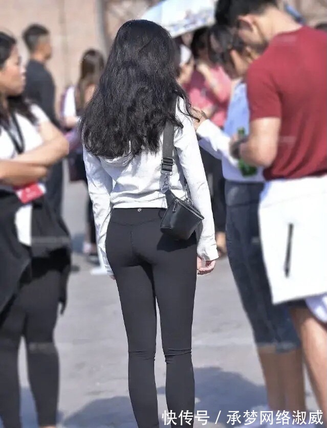 穿搭|穿健美裤显得“老土”?秋季穿搭要多变,既修身又青春时尚!