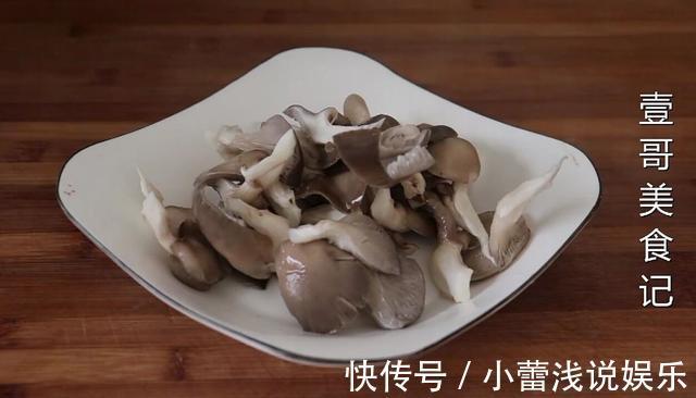 鸡蛋液|平菇里加2个鸡蛋,学会这样做,鲜香下饭又解馋,比吃肉还过瘾