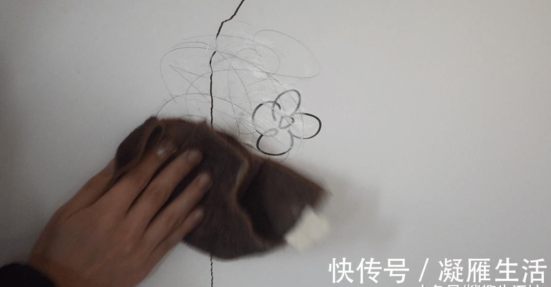 家里白墙不仅脏还有裂缝怎么办 用它涂一涂, 墙壁立马焕然一新