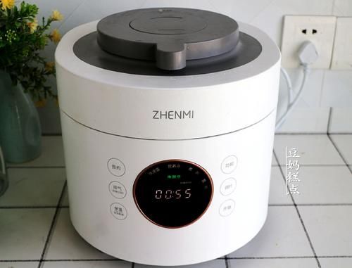 懒得做饭，就这样焖一锅好了，有菜有饭适合全家老小