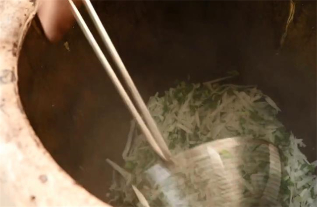 教你在家腌酸菜，不用加盐，7天就能吃，保存一冬天都不会坏