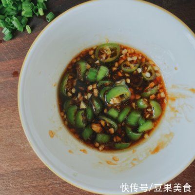小葱|#不容错过的鲜美滋味#手撕茄子