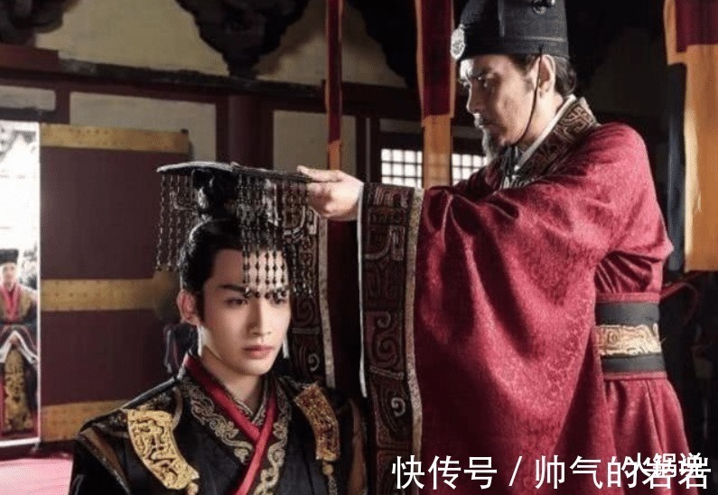 和氏&中国最长的姓氏长达17个字,身份证上放不下,老师点名的噩梦