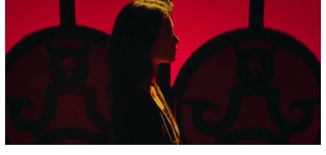 如何評(píng)價(jià)《導(dǎo)演請(qǐng)指教》梁龍的《烙花散》？到底講了個(gè)什么故事？