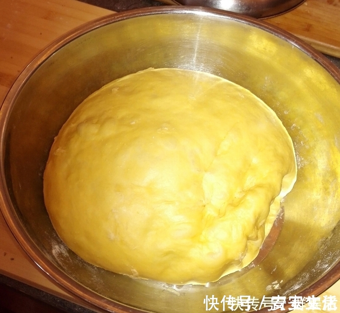 想把馒头做出暄软拉丝的效果,只需要这几步,比面包还好吃