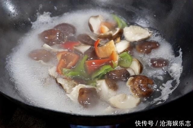 碱性|秋天,遇到这种碱性蔬菜千万别手软,2块钱炒一盘,一周要吃两次