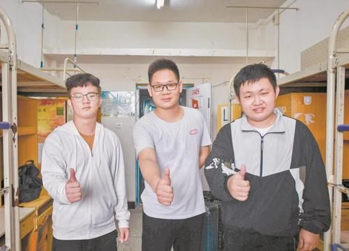 体验|大学期间，有一个“高颜值”的室友是什么体验？网友：太真实了