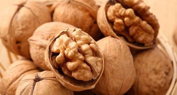 上了年纪骨质疏松,4种食物没事吃一点,强筋骨比钙片效果还好