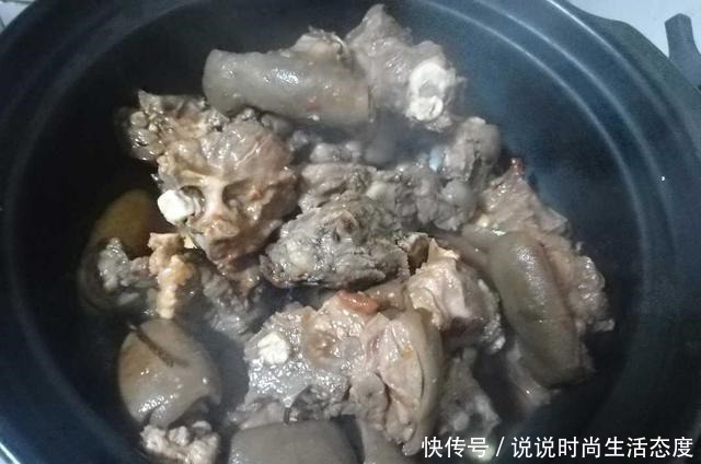 补冬少不了羊肉,羊肉做得好,有两样调料少不了