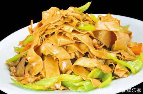 错过|青椒豆腐皮冬季不要错过的养生菜,降脂减肥,强健骨骼,补充钙质