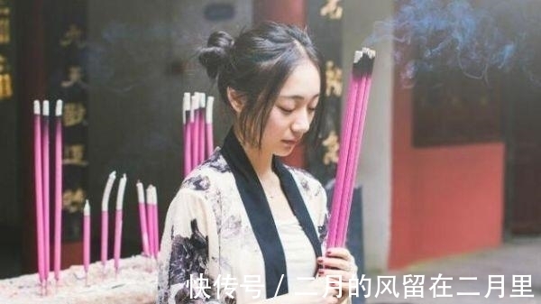 生肖|属相鸡，有不怒自威的气势，活得洒脱悠闲！