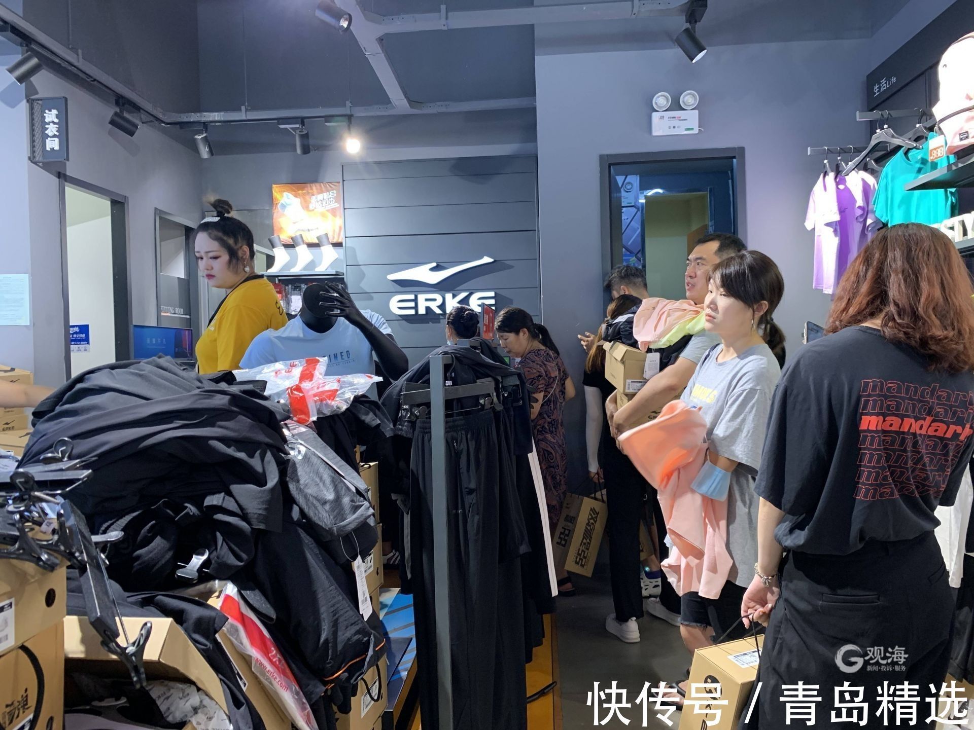 顾客|实拍鸿星尔克青岛店，很多品类已售罄
