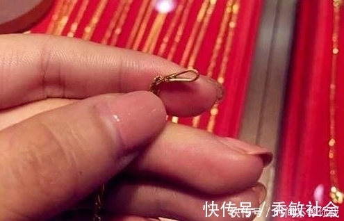 实心 买黄金手镯还是黄金手链好?听完金店老板的话,终于不纠结了!