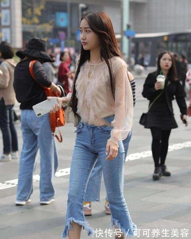 打底衫 黑色打底裤搭配性感上衣,偏甜美风,突出你的身材比例!