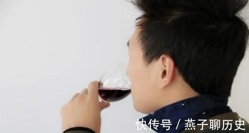 身体健康|吃晚饭时喝二两酒,到底是养生还是伤身?答案已公布,了解下