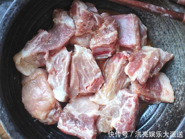 入味|排骨还有干锅做法撒把辣椒,香辣入味下酒又下饭