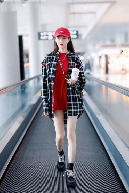 外套|美女穿男装外套玩裤子失踪，配骑士靴长腿，美貌十足！